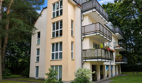 Spacious 3-room apartment for sale, with no service charges, featuring a balcony, garage, and cellar, located in Hohen Neuendorf – €339,000.