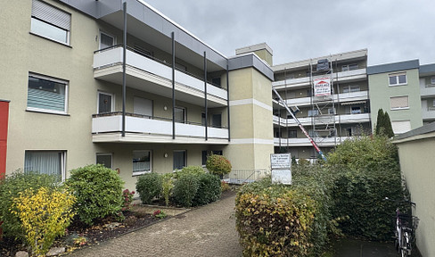 No fees! Spacious 4-room apartment with a south-facing balcony – centrally located and quiet in Herford.
