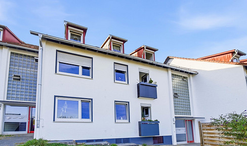4 Zi. Wohnung, 2 Garagen + 2 Stellplätze