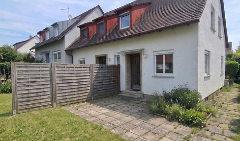 Sofort frei - Reiheneckhaus mit großem Garten in Ludwigsburg Poppenweiler
