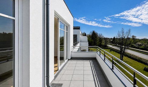 Renovierte, gepflegte, barrierefreie 2-Zi-Wohnung mit großem Sonnenbalkon, TG-Stellplatz, Aufzug