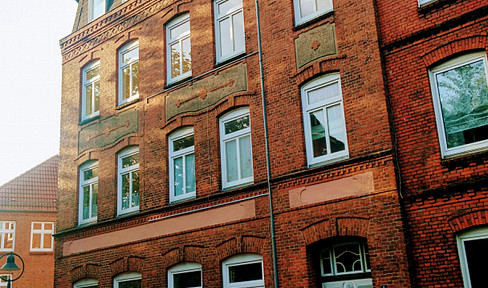 Attractive multi-family building near Paradeplatz in Neuwerk – offering diverse potential for investors.