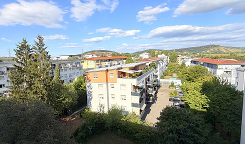 Platz für die ganze Familie: renovierte 3,5-Zimmer-Wohnung mit West-Loggia in Waiblingen
