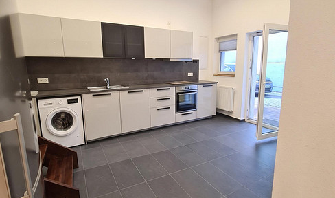 Furnished 2.5-room maisonette apartment with terrace and fitted kitchen – 70 m², St. Leon-Rot.
