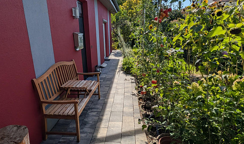 KFW-certified energy-efficient house with a heat pump, solar panels, battery storage, and KNX smart home system – move in without needing any renovations!