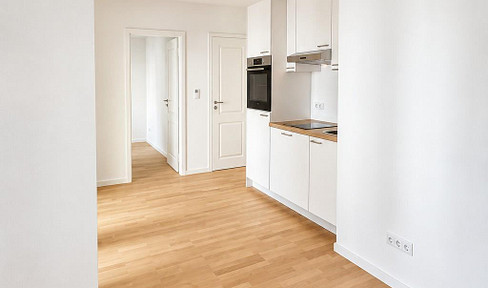 Charming 2-room apartment with balcony and fitted kitchen.