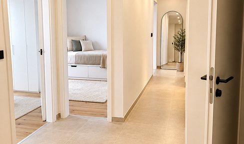 Investment opportunity in Munich-Pasing: Completely renovated 4-room apartment.