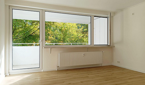 Top-renovated 3.5-room apartment with balcony and wellness area.