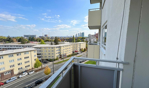 Neuwertige möblierte 1-Zimmer-Wohnung mit Balkon & Skyline-Blick in Frankfurt-Sachsenhausen