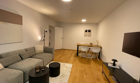 Exklusiv kernsanierte 3-Zimmer-Wohnung mit Süd-Loggia in München-Solln