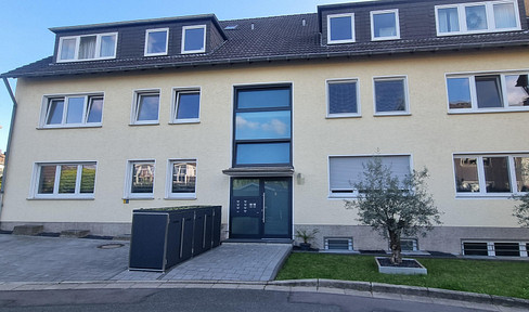 First occupancy after complete renovation: Bright, 2.5-room apartment with a south-facing balcony and top-quality features.