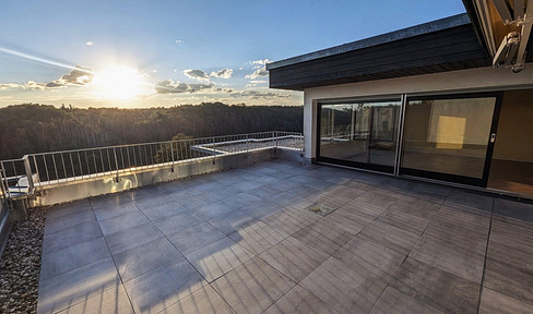 133 m² Terrassenwohnung mit Traumaussicht, Eigener Eingang & Garage in Wildberg
