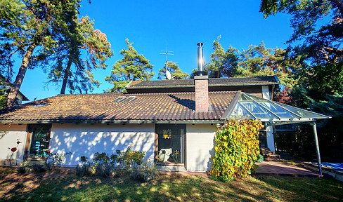 Architect-designed house with an outdoor pool, no commission fees.