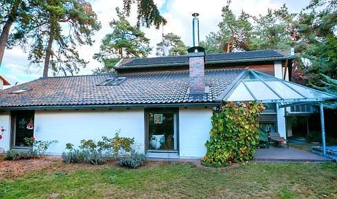 Architektenhaus mit Außenpool, provisionsfrei