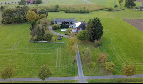 Hofanwesen Wadersloh: 2,2 ha Eigenland, Pferdeboxen & Pool