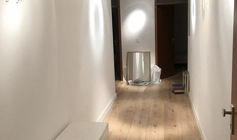Apartment with 2 rooms, 2 balconies, underground parking space, kitchen, sink, and washing machine. (No brokerage fees apply.)