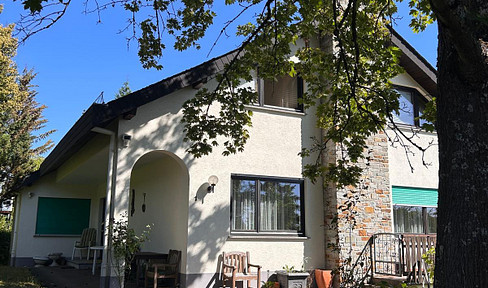 Einzigartiges Architekten Haus mit Traum Aussicht und ELG Wohnung