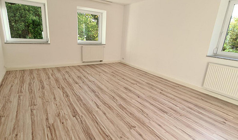 Living in harmony with nature in Leonberg-Silberberg, with convenient access to the S-Bahn (suburban train) and motorway.