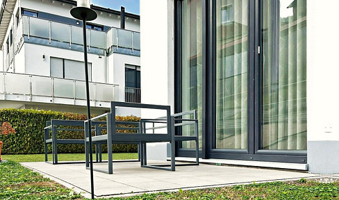 Hochwertige moderne 2 Zimmer Wohnung mit Terrasse und Gartenanteil