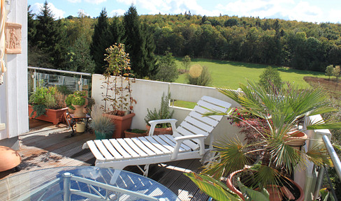Light. Space. View. – 3.5-room penthouse apartment with a south-facing balcony.