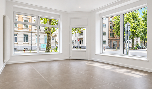 Your prime office location in the New Town | Corner shop in a renovated Art Nouveau building.