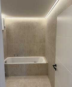Neu sanierte 2 Zimmer Wohnung mit Balkon