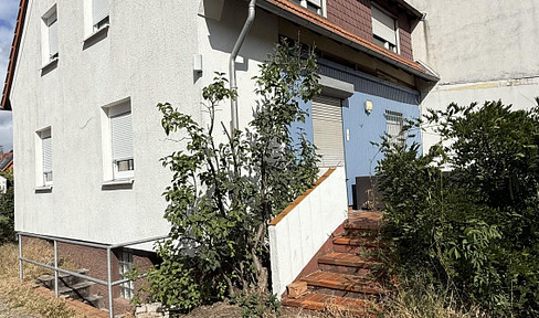 Semi-detached house located on the edge of a forest in Neureut-Kirchfeld.
