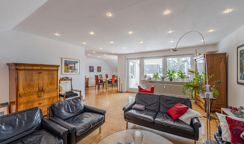 Platz für die ganze Familie: 5-Zi.-DG-Wohnung mit Loggia & 2 Stellplätzen