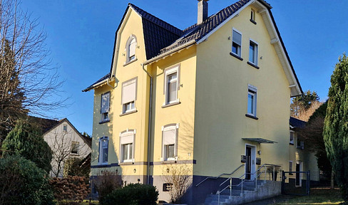 The feeling of a home, at an apartment price: 162 square meters on two levels, with a garden and a rooftop terrace.