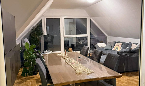 Bright, well-maintained 4-room penthouse apartment.
