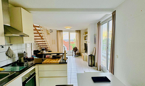 Traumblick über Mainz: Maisonette mit umlaufendem Balkon und Einbauküche