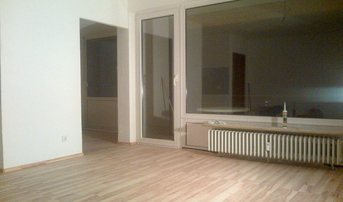 Kuschelige Wohnung mit großer Loggia in ruhiger Lage