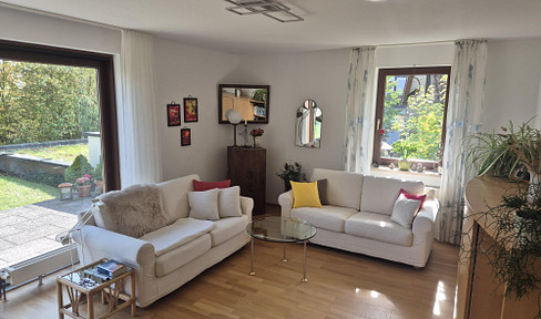 schöne 2- Zimmer Wohnung mit Gartenanteil zentral gelegen