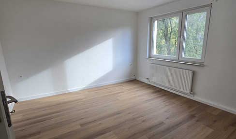 Renovated 2-room apartment with fitted kitchen, suitable for students, couples, or families, located in the Südweststadt district.