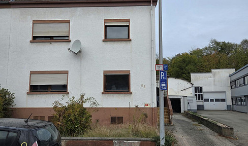 A spacious property with great potential! Solid terraced house (7 rooms, 165 m²).