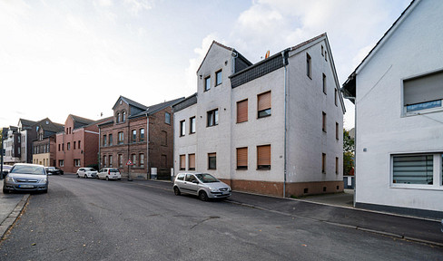 Newly renovated: 5-room ground floor apartment with a garden and fitted kitchen – ideal for families.