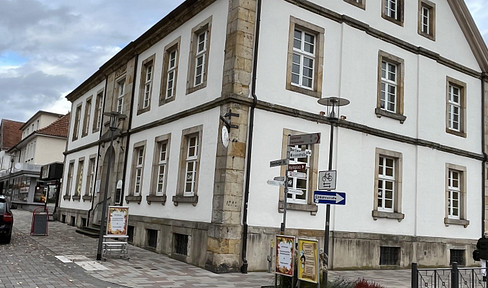 Versmold City Center: Office and medical practice spaces, 100 - 220 square meters.