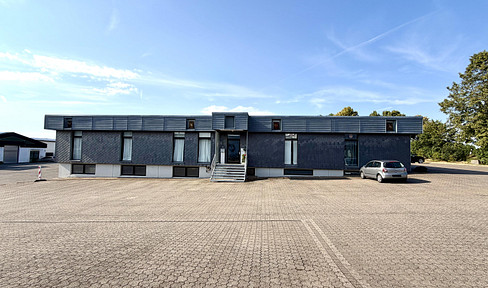 Betriebsgebäude mit Gewerbehalle auf 4641 m2 Grundstück
