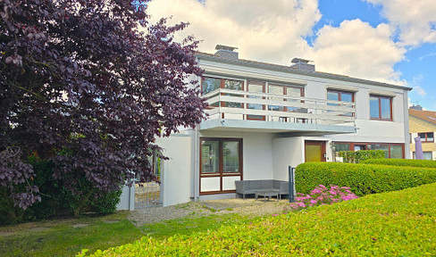350 meters to the beach in Dahme – Extensively renovated apartment building with 2 living areas – no commission fees.