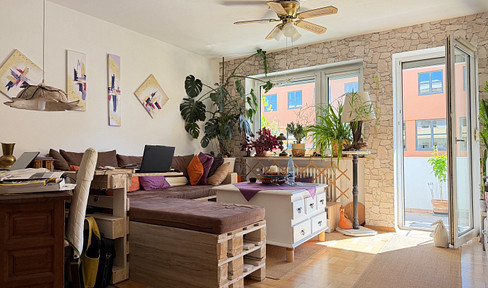 Investment property with no ongoing fees, located in a prime area of Unterhaching – 3.5-room apartment with balcony, suitable for families.