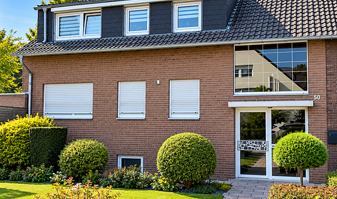 Modernized two-family house with a pool, garage, and an additional office space, located in Korschenbroich-Steinhausen.