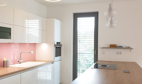 von Privat, Exklusive, möblierte 2-Zimmer-Wohnung mit Balkon und Einbauküchen in Kelsterbach