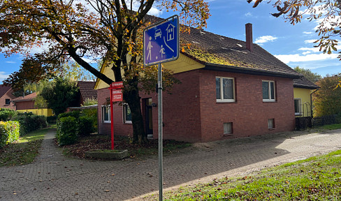 No commission - Spacious house suitable for one or two families, located in a quiet area in Wunstorf - Idensen.