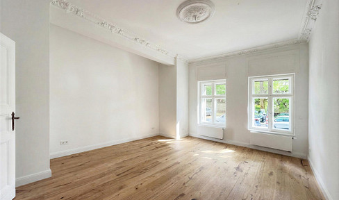 First occupancy after renovation | Charming historic building with terrace in a prime location.