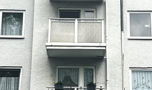 COLOGNE CITY CENTER; BRIGHT, FURNISHED APARTMENT WITH BALCONY.