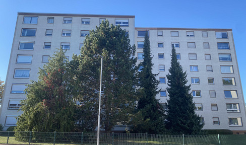 3-room apartment in Bruchköbel, a town located on the edge of a forest.