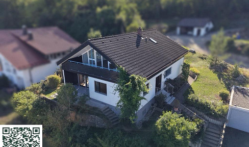 No fees! 6-room house with a castle view.
