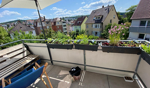 Lichtdurchflutete 3-Zimmer Wohnung mit Garten und Garage
