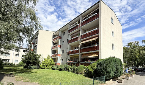 Well-maintained and quietly located two-room apartment with a balcony and parking space.