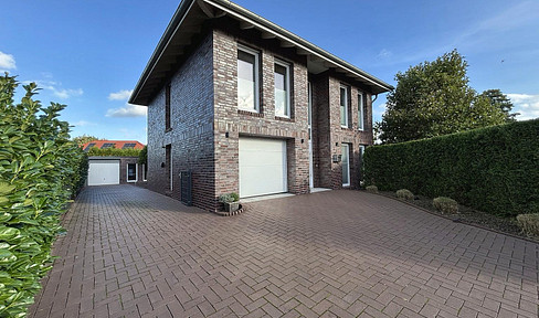 Two residential buildings with a pool, solar panels, and battery storage – available without commission.